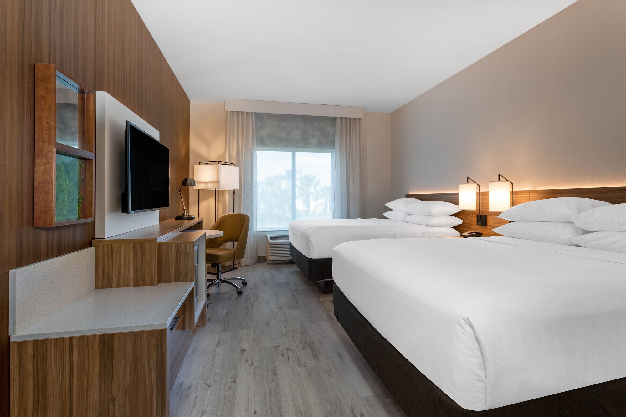 COMFORT, 2 QUEEN BEDS