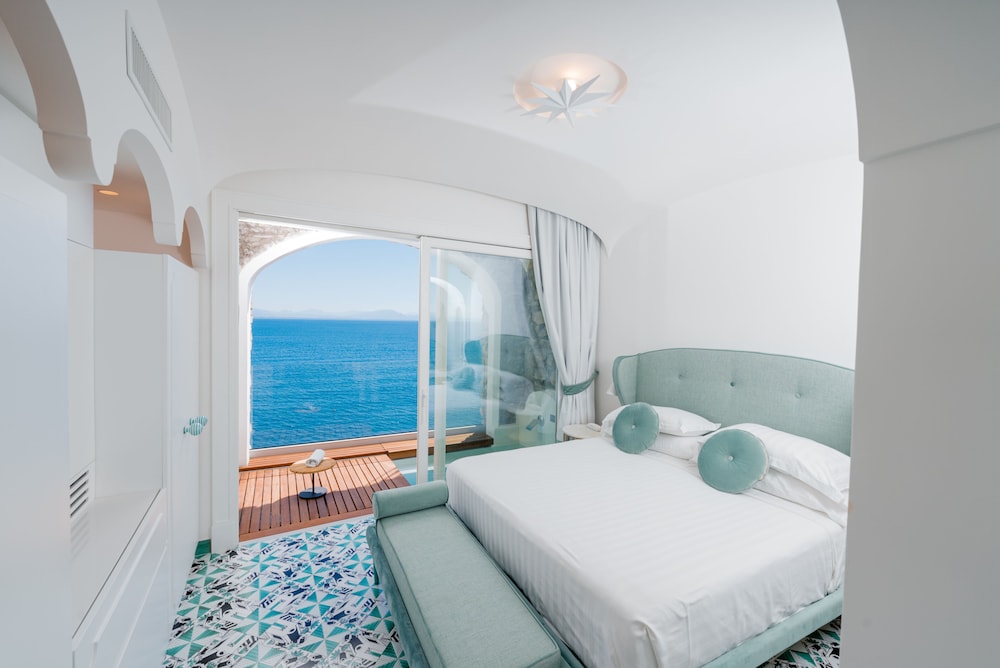 1 BEDROOM, JUNIOR SUITE, SEA VIEW, JETTED TUB
