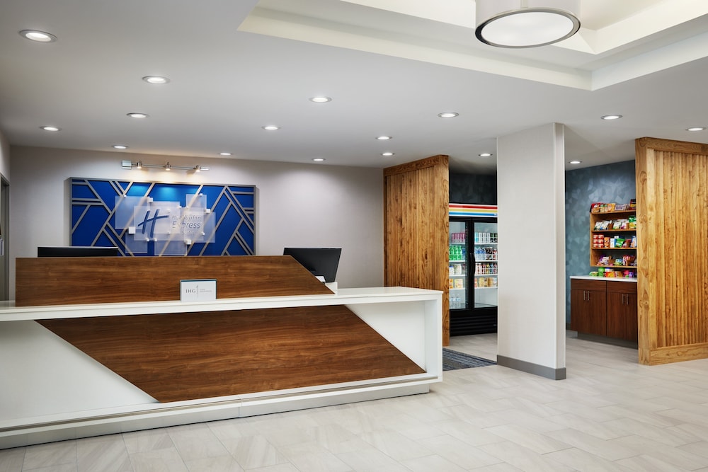 Holiday Inn Express Hotel And Suites Bridgeport 6/50
