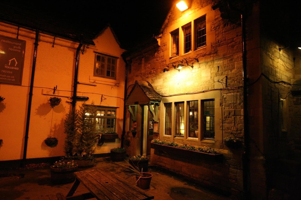 The Tollgate Inn 31/35