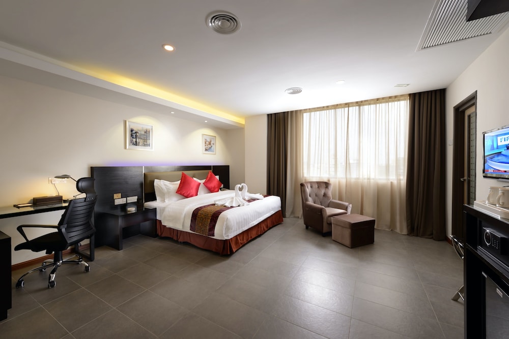 E-Red Hotel Kuantan 8/22