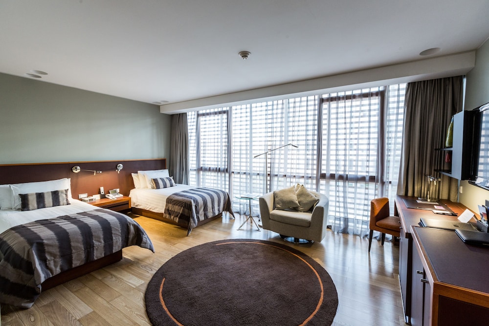 DELUXE, TWIN BEDS