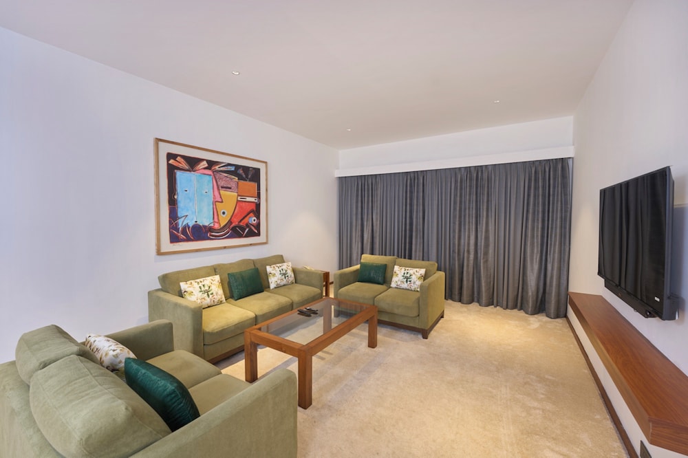 The Avenue Regent 37/58