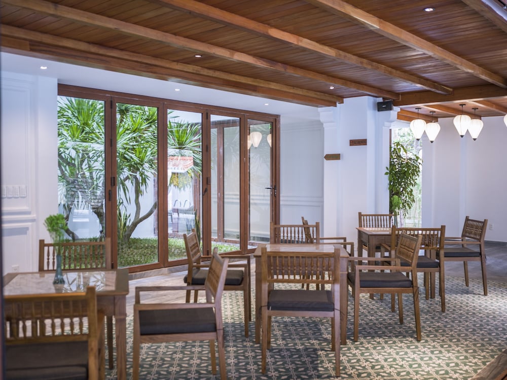 Vinh Hung Old Town Hotel 46/57