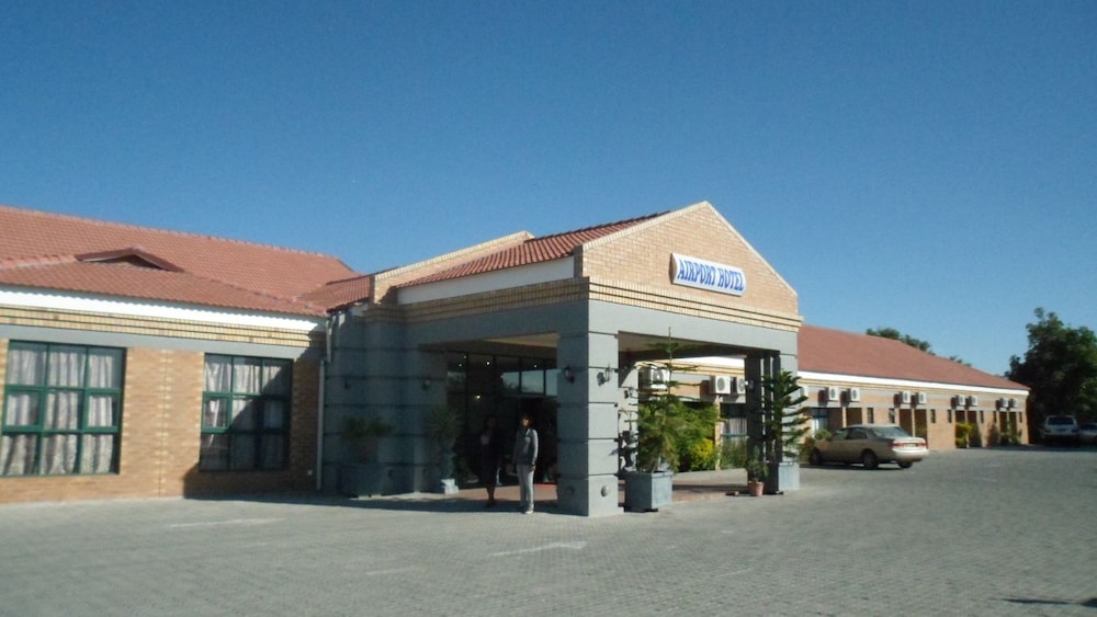 Airport Hotel Maun 18/20