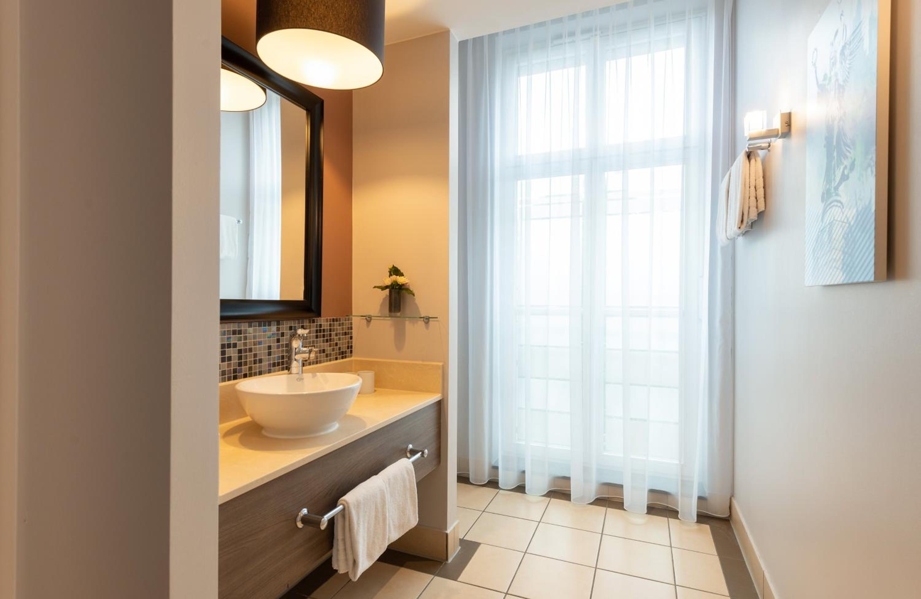 جناح جونيور، Leonardo Royal Hotel Berlin Alexanderplatz 7/7