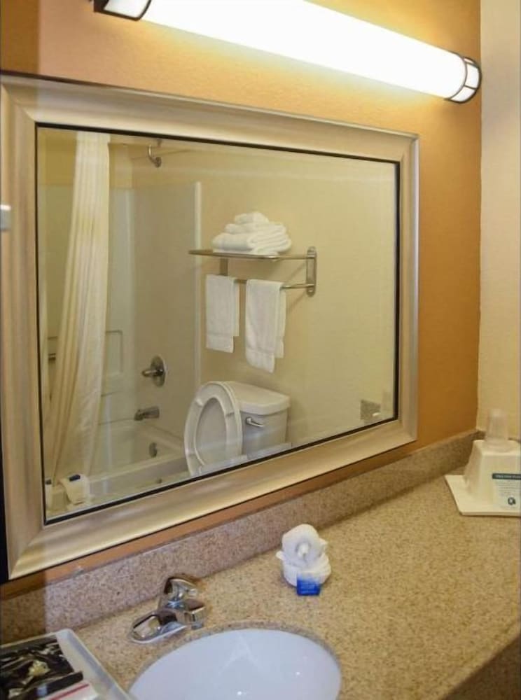 Best Western West Hills Inn Chadron 32/33
