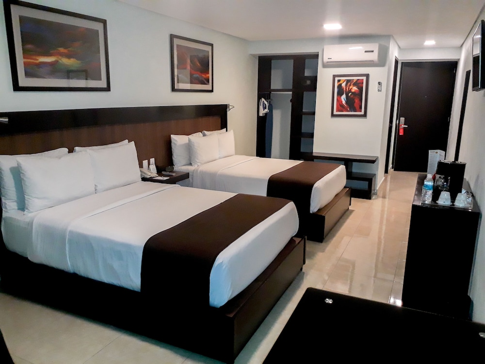 Hotel & Suites PF 8/43