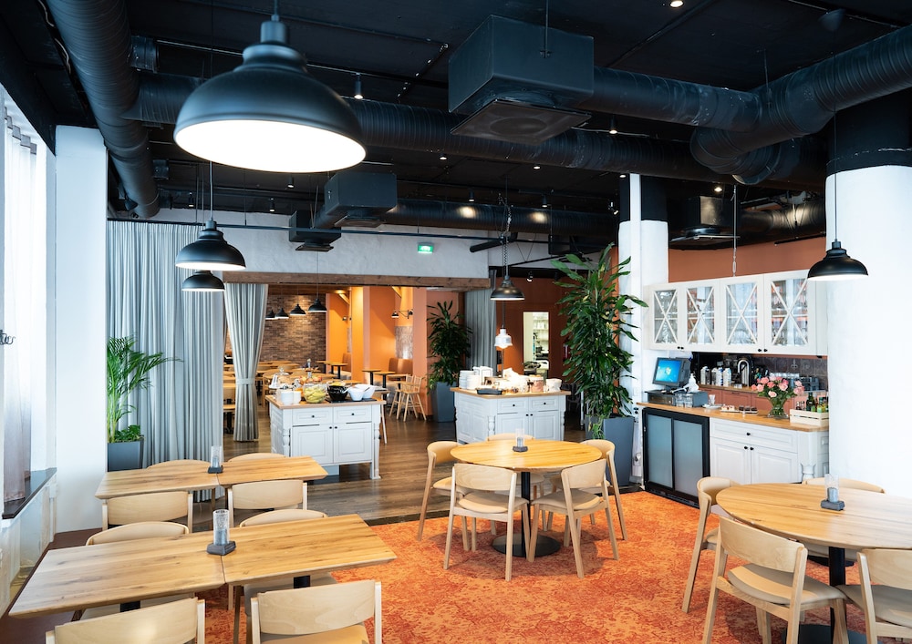 restaurant cafeteria