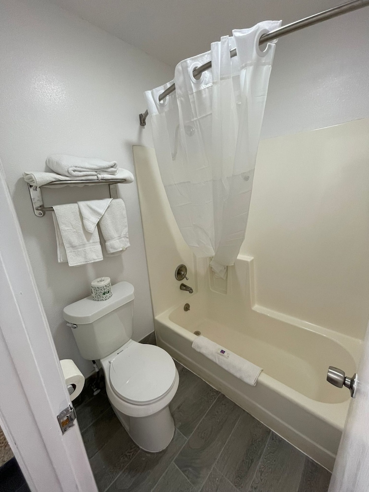 Motel 6 Branson West Silver Dollar City 16/58