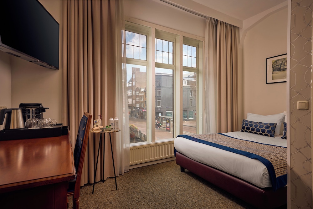ROOM, SINGLE