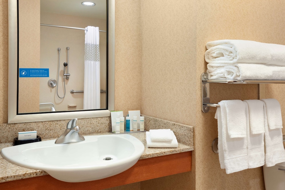 Hampton Inn and Suites Hartford/East Hartford 21/50