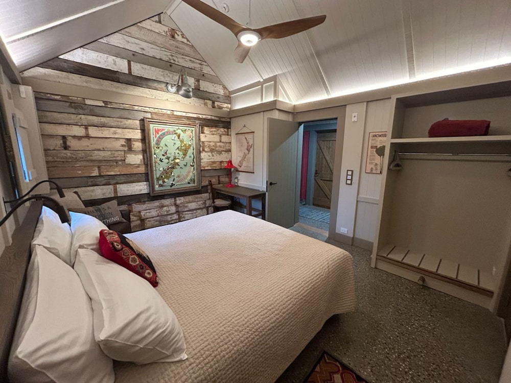 The Headwaters Eco Lodge 12/49