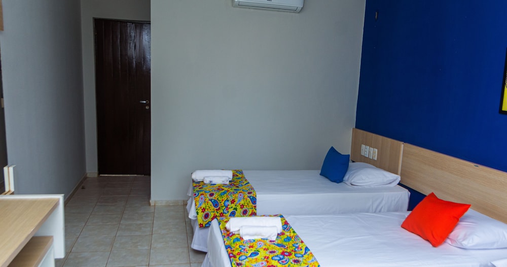ROOM, QUADRUPLE, MULTIPLE BEDS