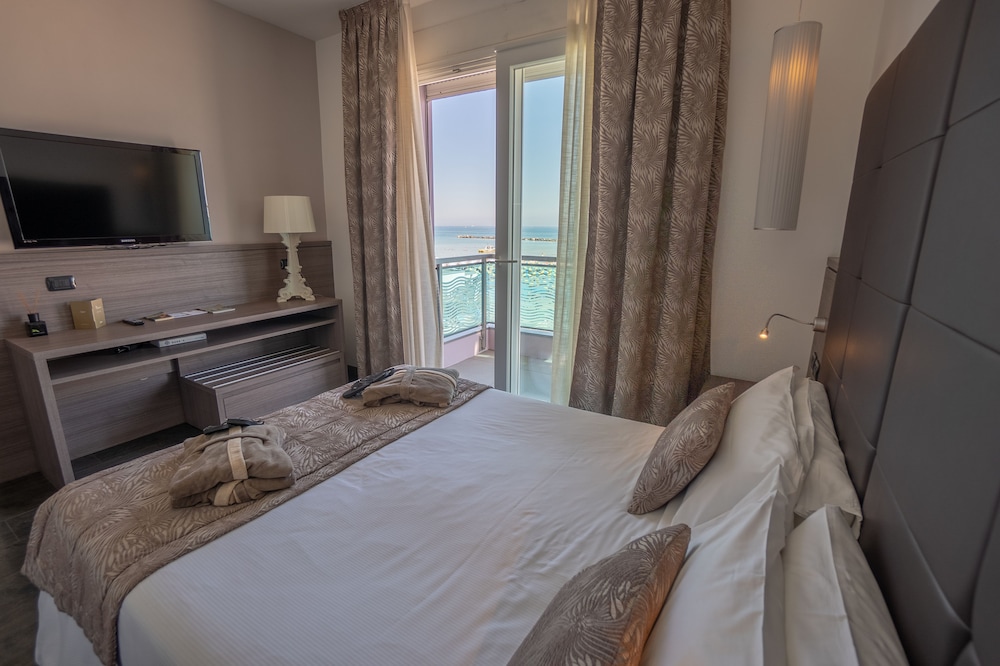 Hotel Lungomare 6/35