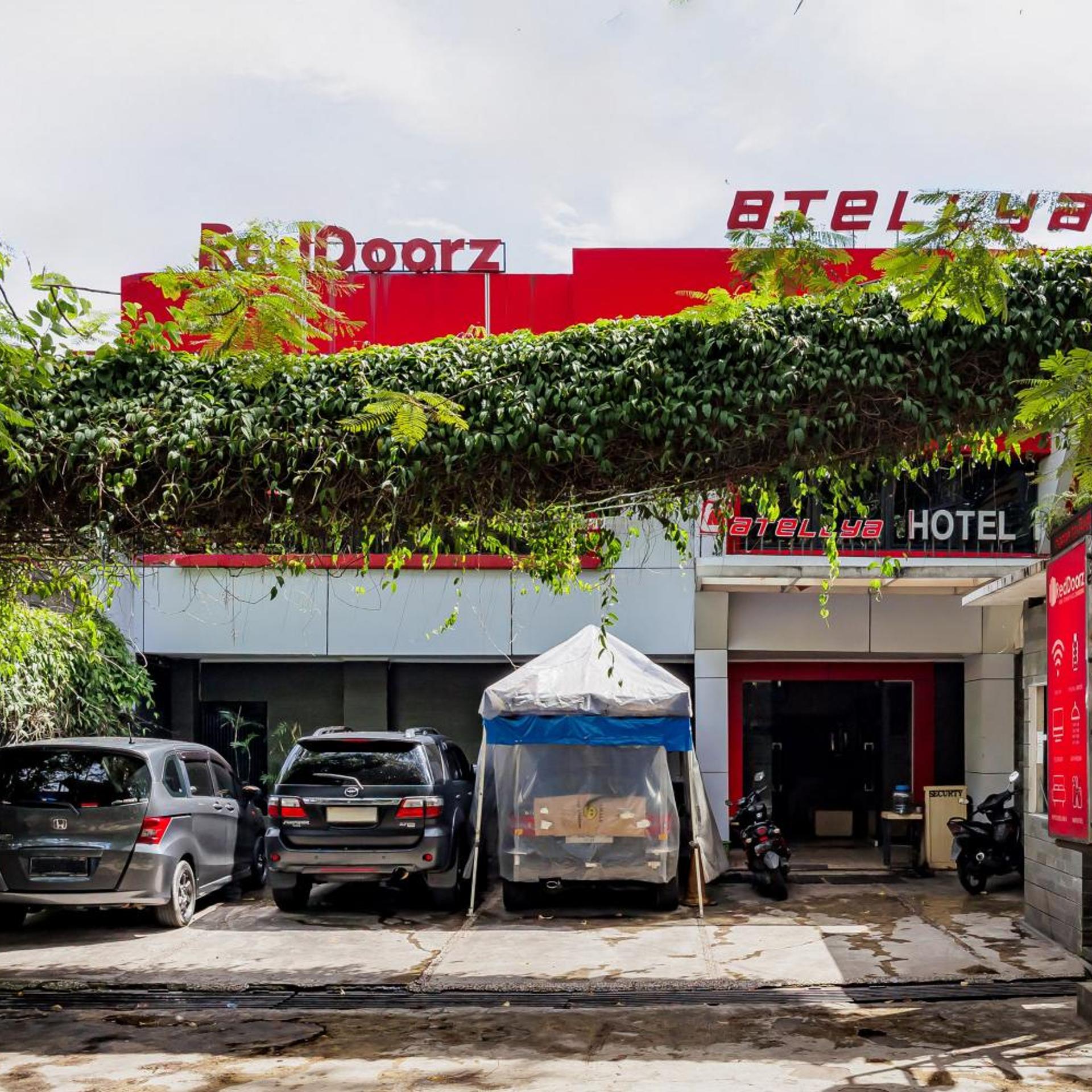 RedDoorz near Istana Plaza 2 3/50