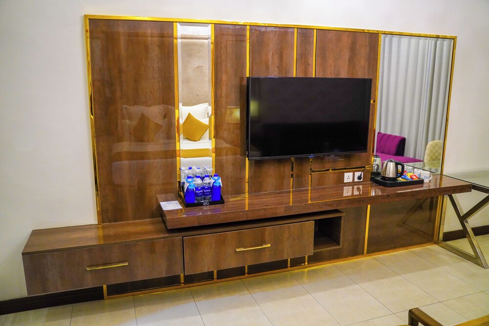 IFQ Hotel & Resort Islamabad 9/65