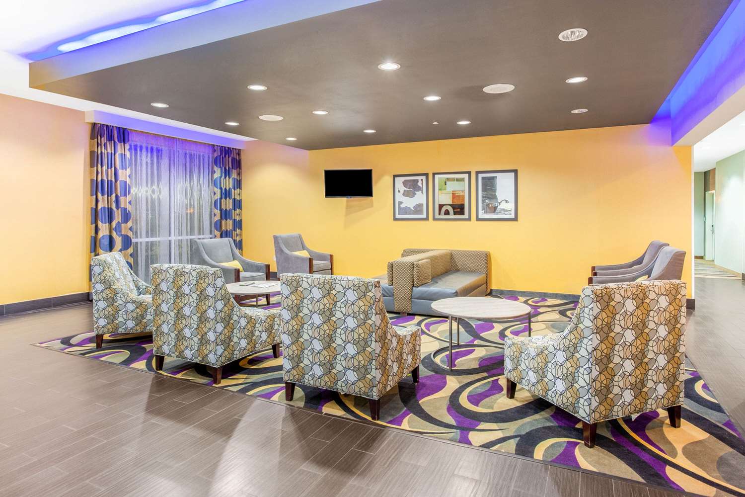 La Quinta Inn Suites Luling 18/23