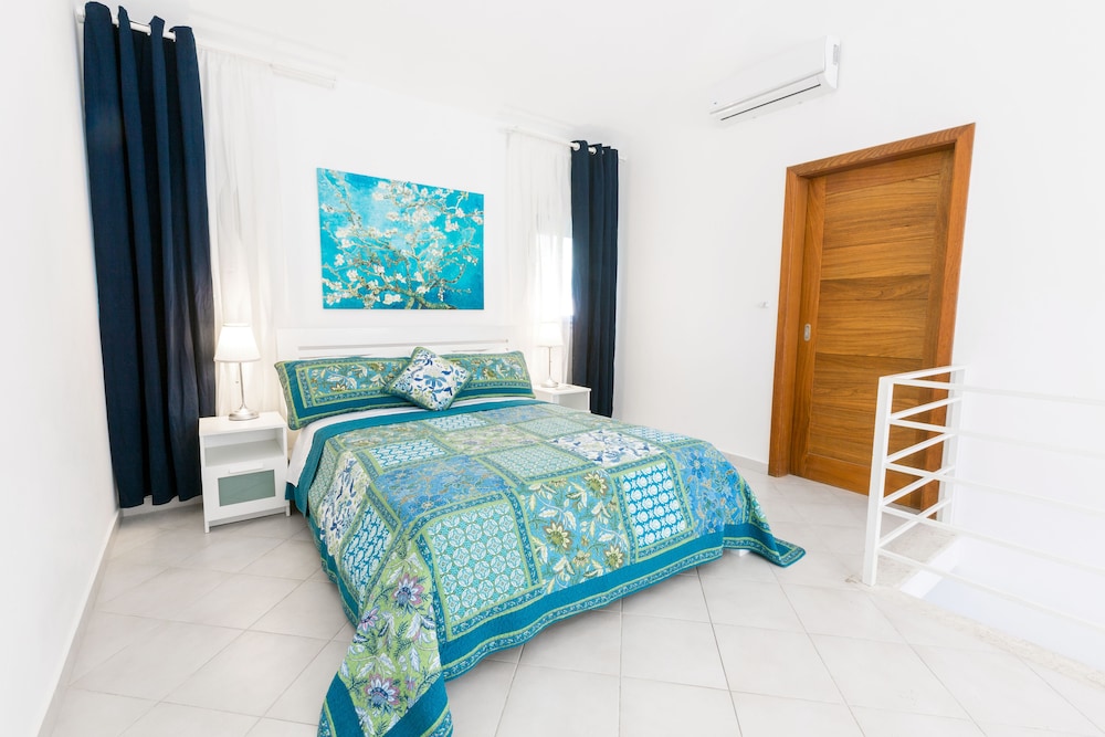 Tropicana Suites Deluxe Beach Club & Pool 22/50