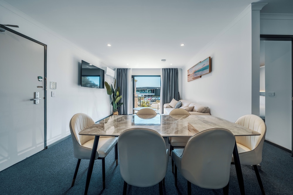 Mollymook Shores 44/57