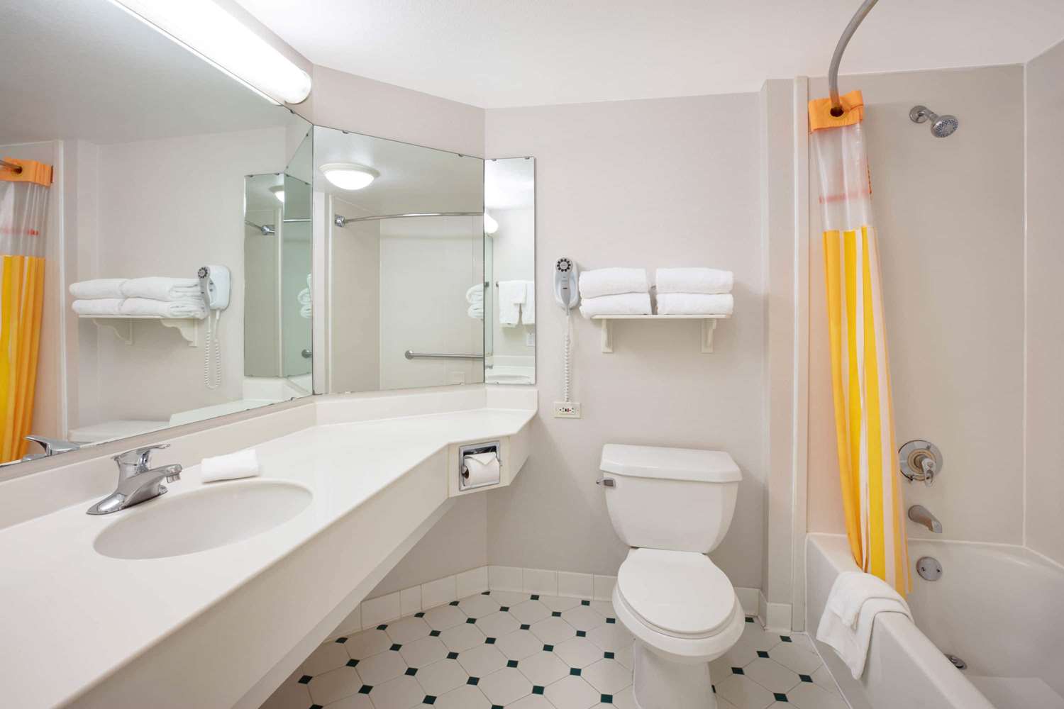 La Quinta Inn Suites Ocala 70/72