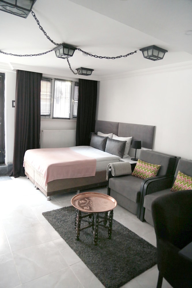 Babu Hotel 54/65