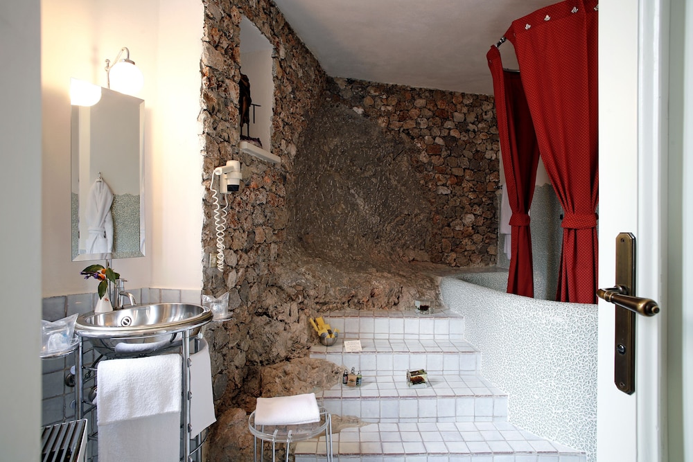LA LOCANDA DELLE DONNE MONACHE 20/59