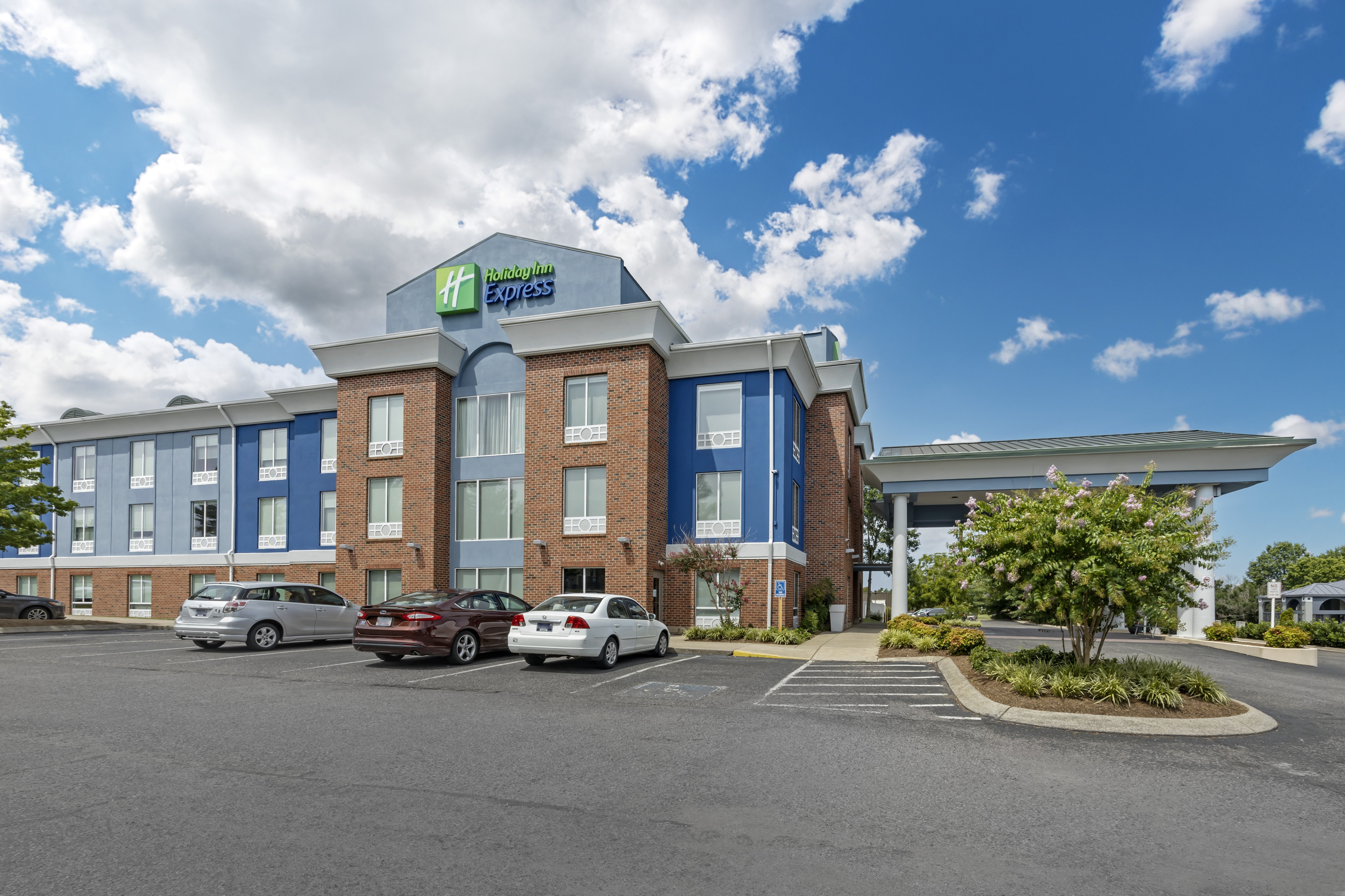 Holiday Inn Express White House 41/43
