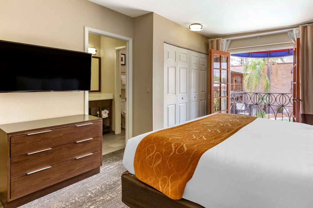 Comfort Suites Tucson near Sabino Canyon 26/47
