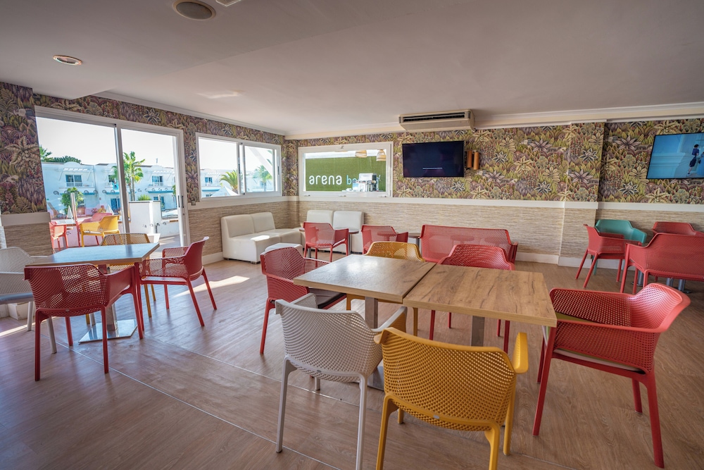 ARENA BEACH HOTEL 46/65
