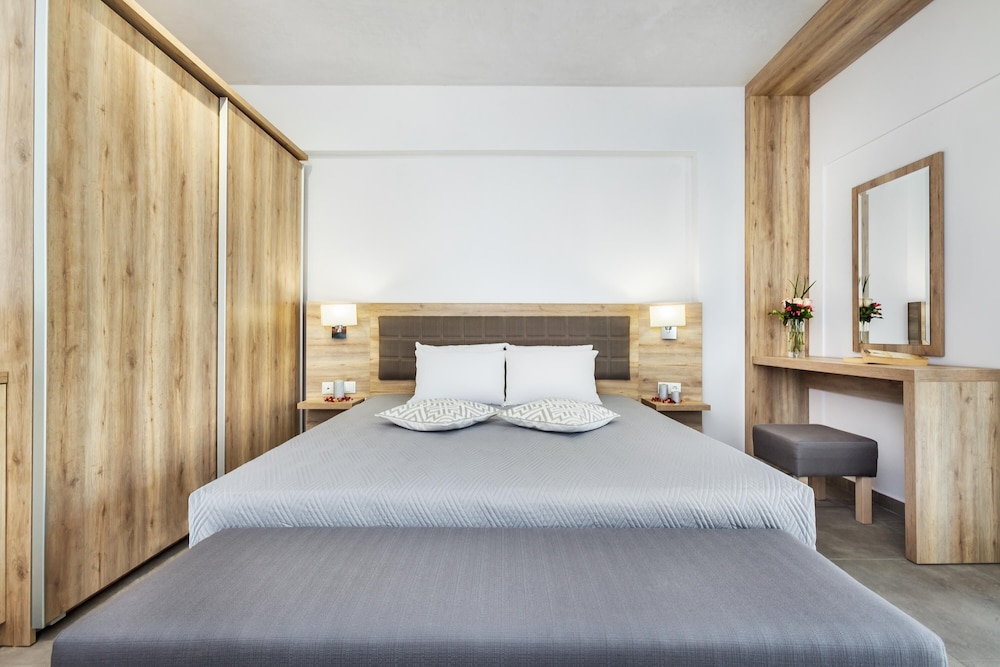 DELUXE, DOUBLE BED
