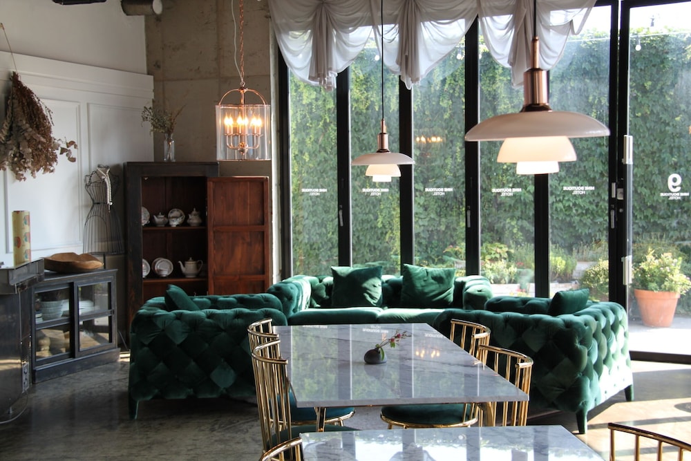 Nine Boutique Hotel 53/67