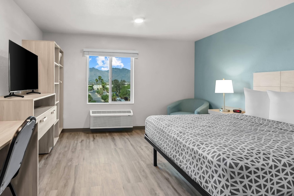 WoodSpring Suites Tucson Medical Center 12/40
