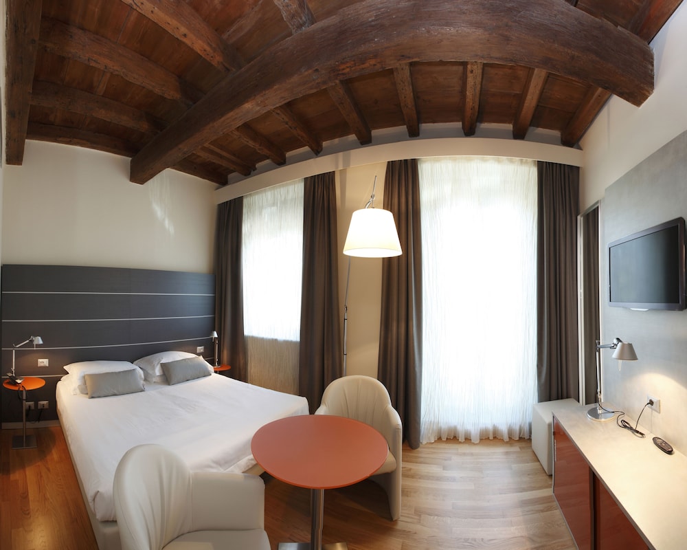 Hotel Annunziata 24/77