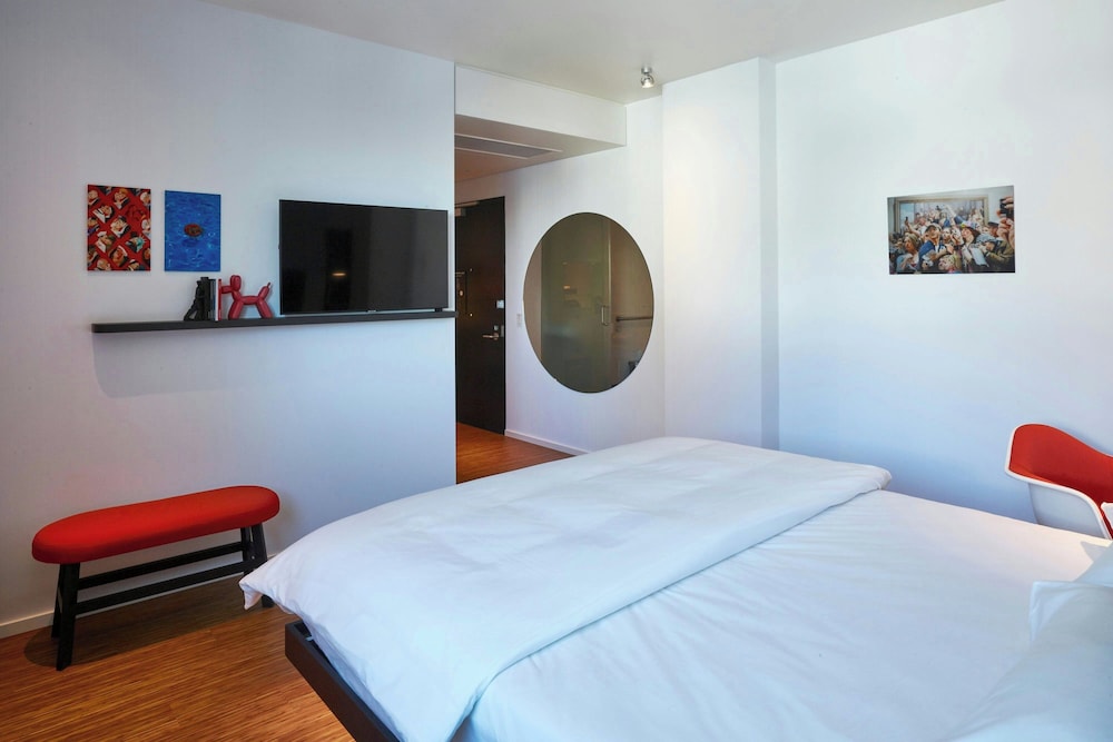Room, King Bed, Accessible, CitizenM San Francisco Union Square 2/16