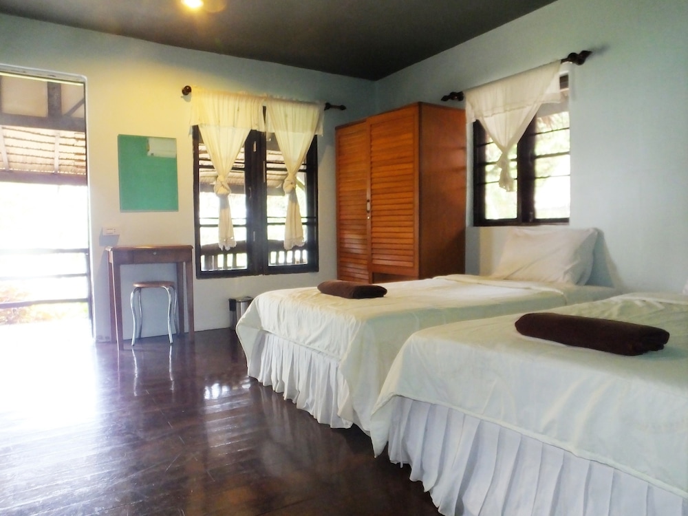 Sukorn Cabana Resort 6/28