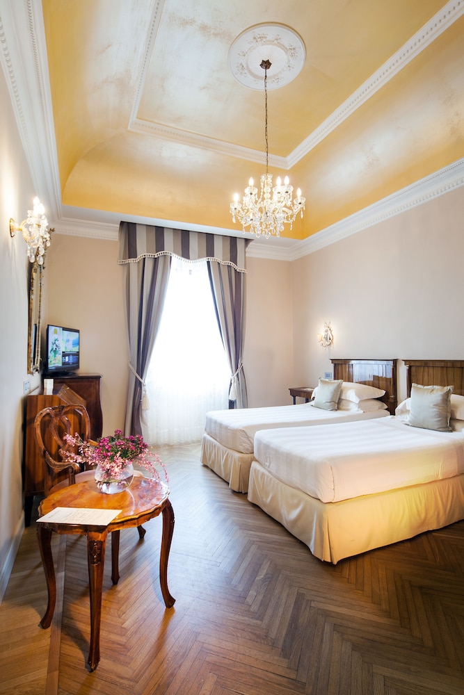 EXECUTIVE, DOUBLE OR TWIN BED