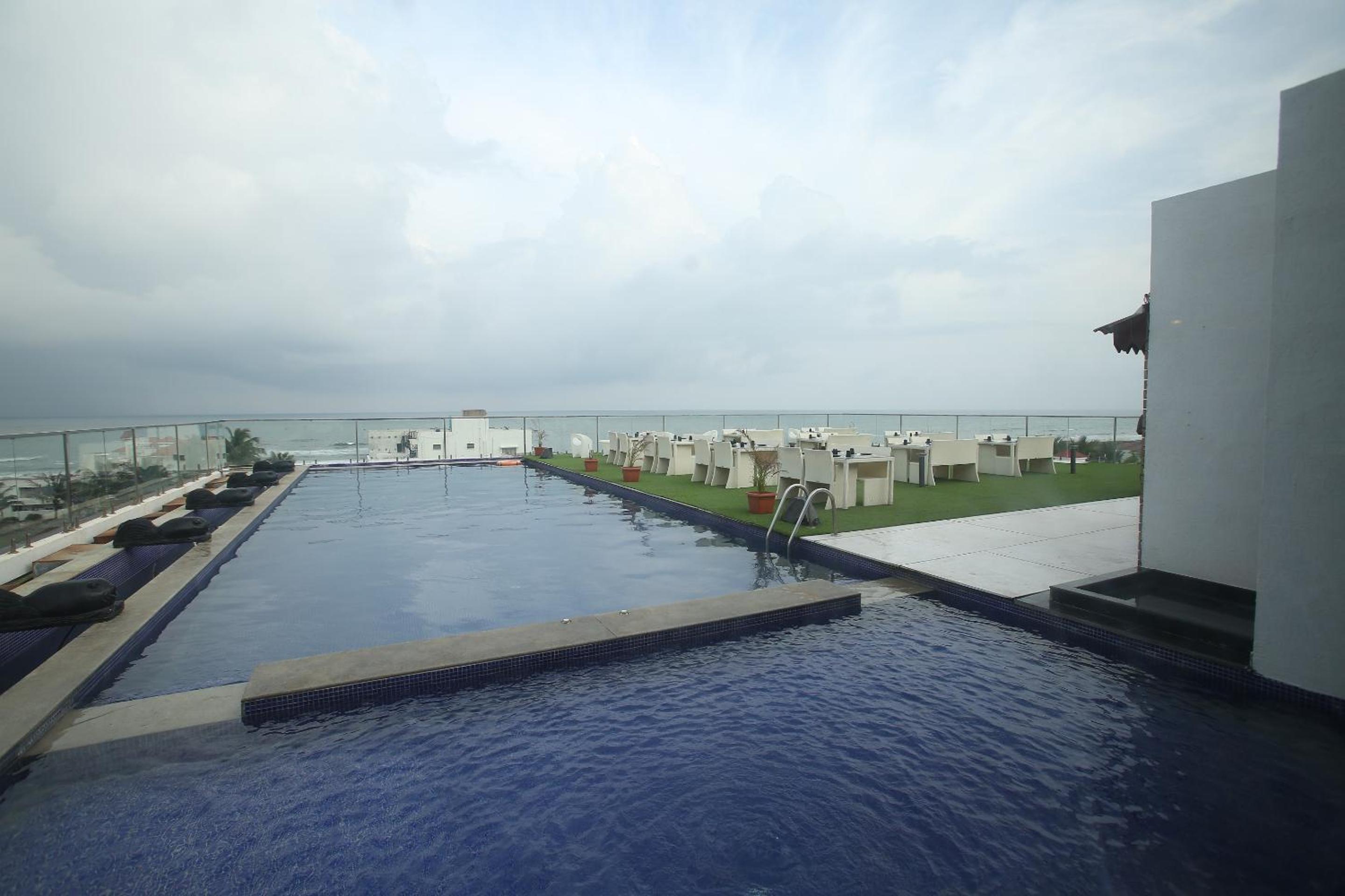 The Bentley Seaside Boutique Hotel 46/50