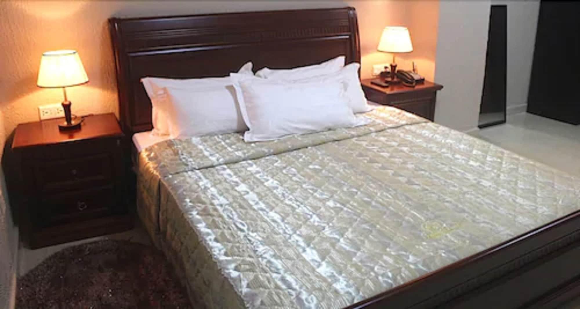 Corina Hotel 12/24