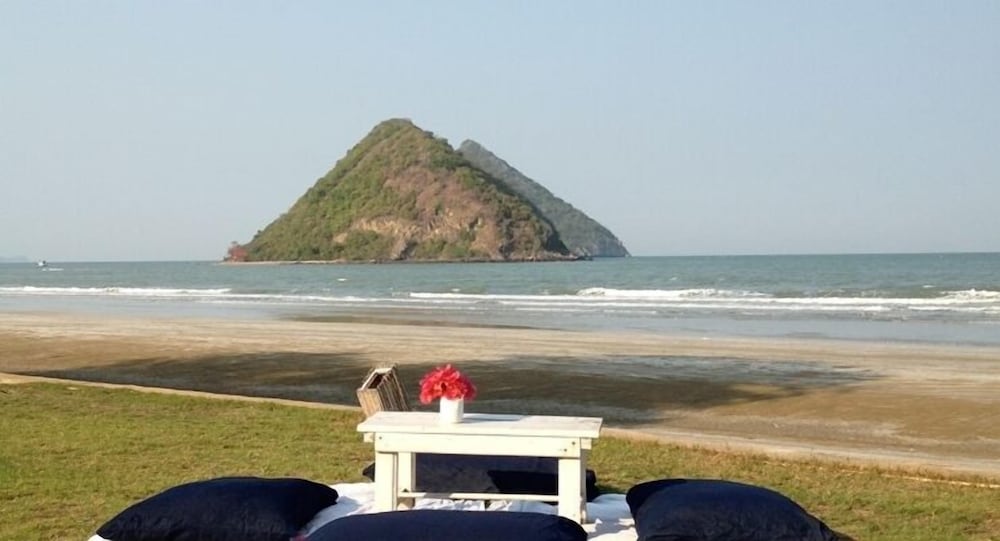 Brassiere Beach Resort 12/21