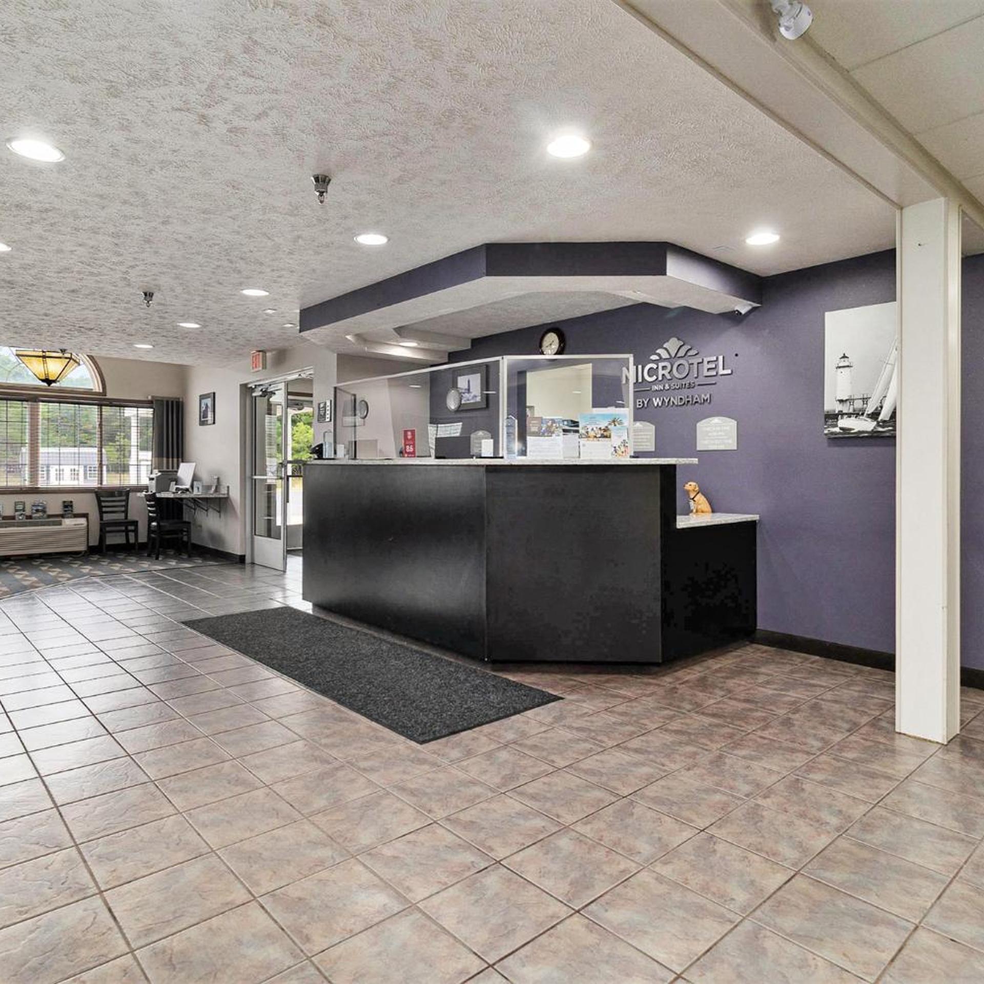 Microtel Inn & Suites by Wyndham Manistee 4/50