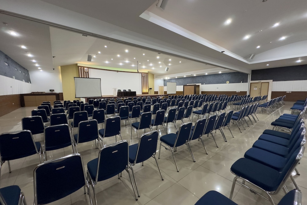 Hotel Bumi Makmur Indah 38/54