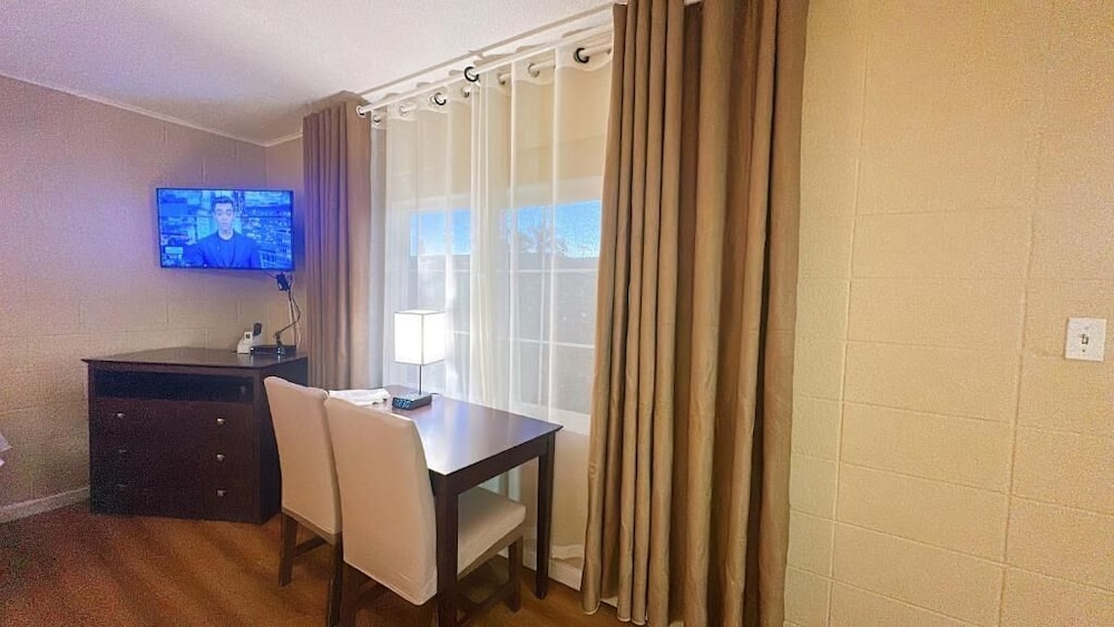 Royal Inn and Suites 34/42