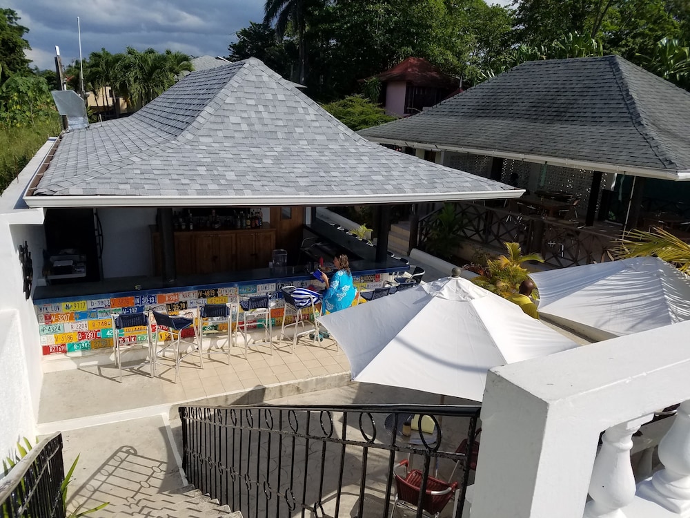White Sands Negril 40/54