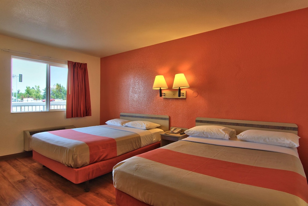 Motel6 Sacramento, CA - North 28/59