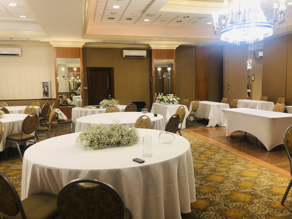 Hotel Executive Suites 43/57