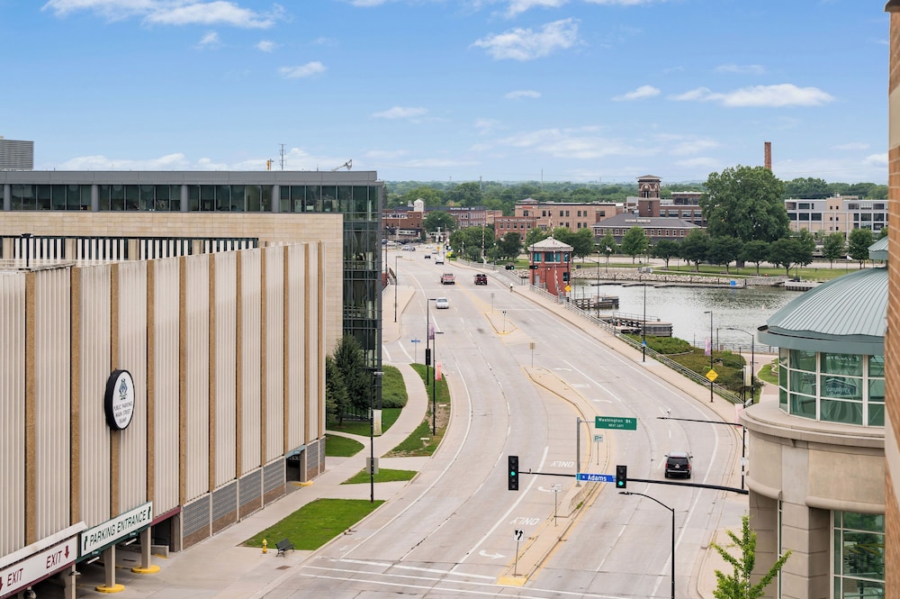 HYATT REGENCY GREEN BAY 55/59