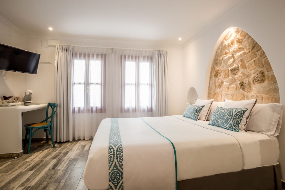 Superior, Suite, King Bed, Hot Tub