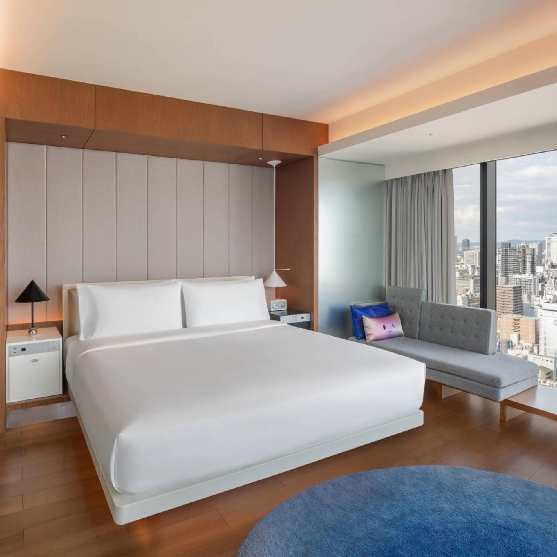 Suite, King Bed, City View, Large