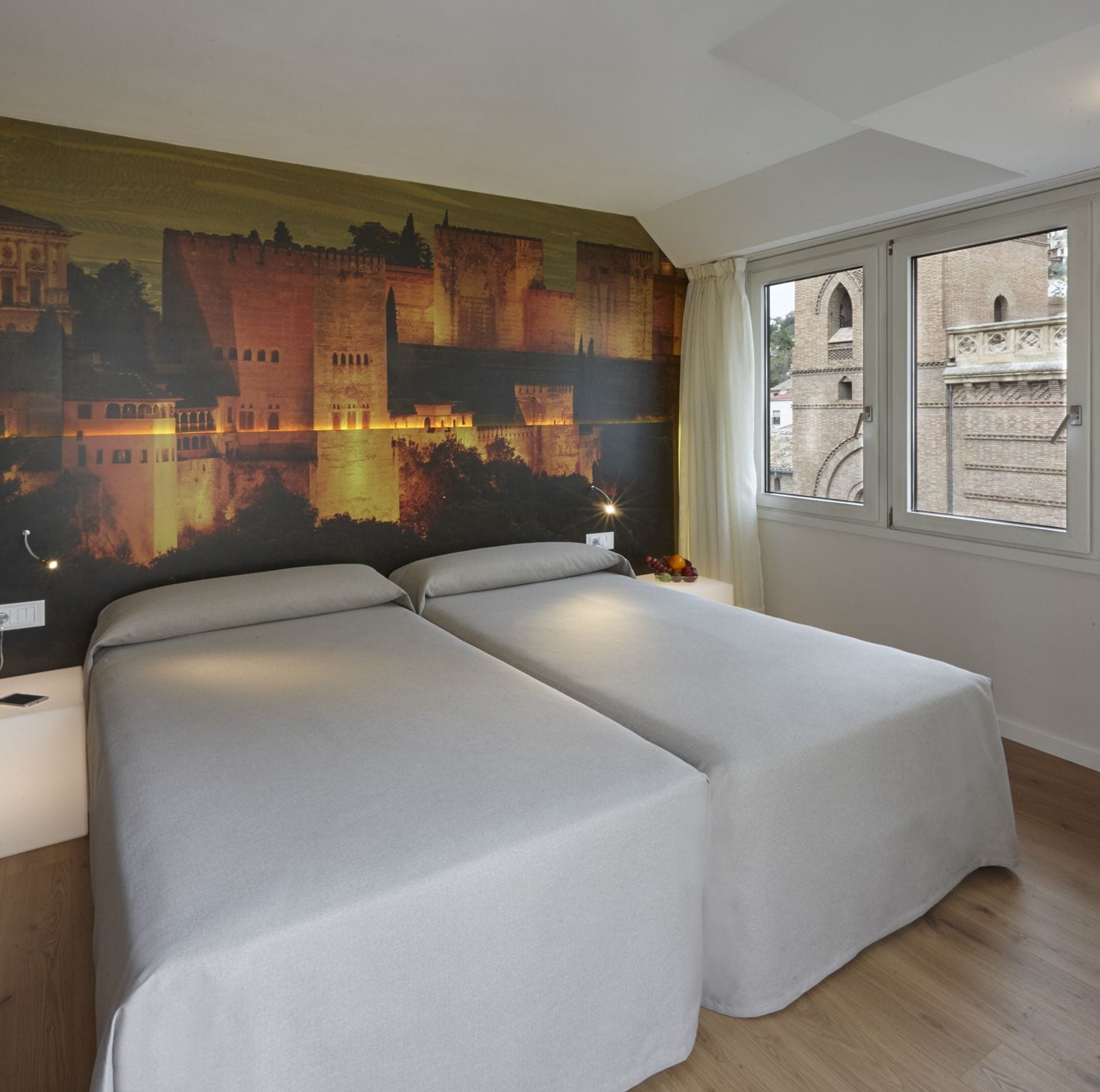 ROOM, TWIN BEDS